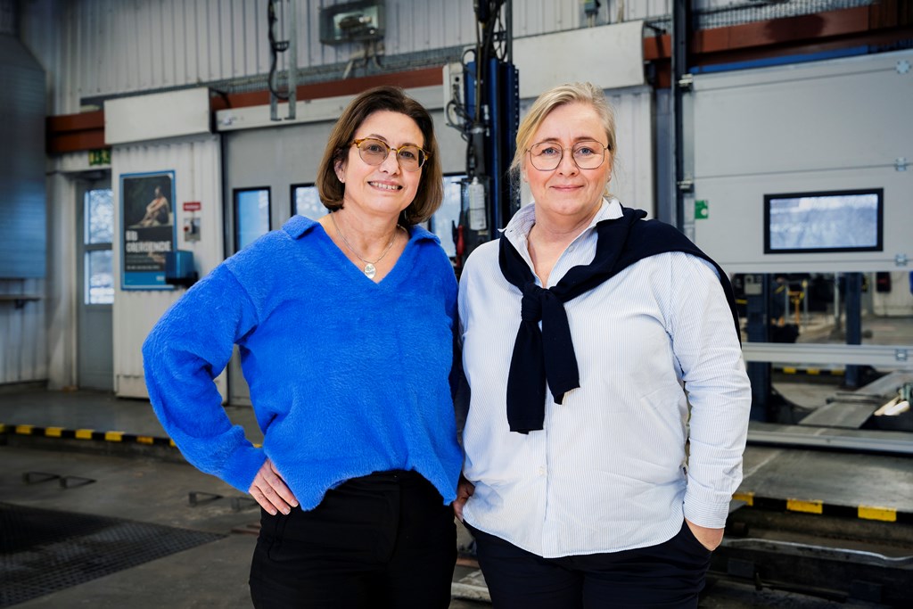 Sophia Palebo och Lislott Fraser Borglin på Besikta Bilprovning.